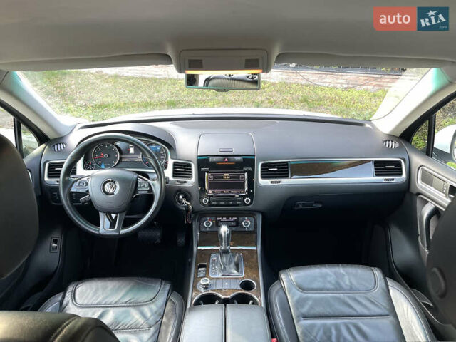 Белый Фольксваген Туарег, объемом двигателя 2.97 л и пробегом 255 тыс. км за 18900 $, фото 17 на Automoto.ua