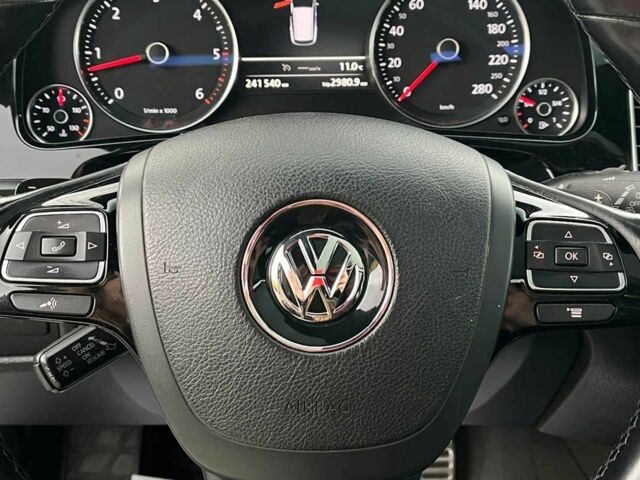 Белый Фольксваген Туарег, объемом двигателя 3 л и пробегом 214 тыс. км за 18999 $, фото 12 на Automoto.ua