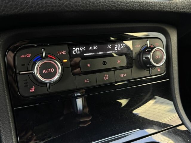 Белый Фольксваген Туарег, объемом двигателя 3 л и пробегом 220 тыс. км за 17700 $, фото 17 на Automoto.ua