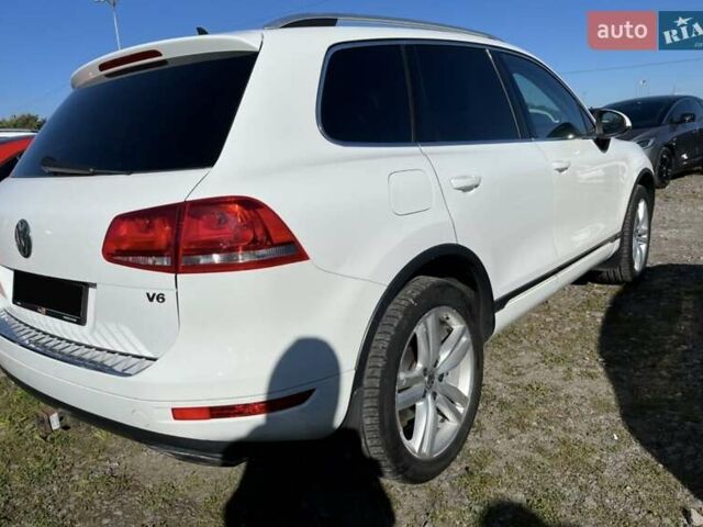 Белый Фольксваген Туарег, объемом двигателя 3.6 л и пробегом 135 тыс. км за 16900 $, фото 1 на Automoto.ua