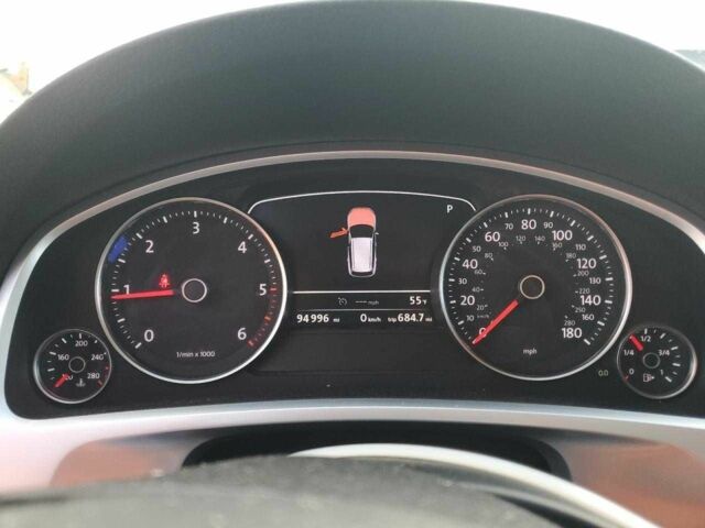 Белый Фольксваген Туарег, объемом двигателя 3 л и пробегом 150 тыс. км за 3000 $, фото 8 на Automoto.ua