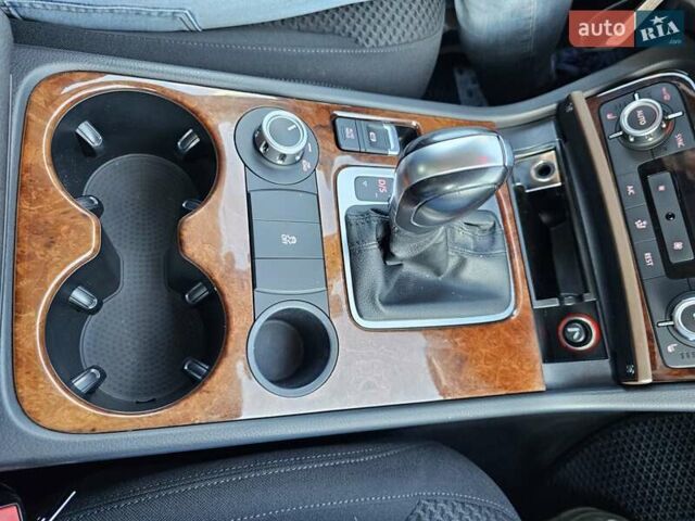 Белый Фольксваген Туарег, объемом двигателя 2.97 л и пробегом 110 тыс. км за 18000 $, фото 23 на Automoto.ua