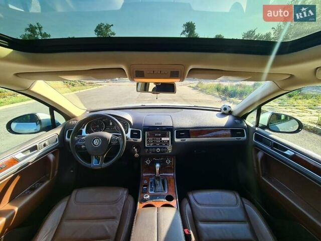 Белый Фольксваген Туарег, объемом двигателя 2.97 л и пробегом 195 тыс. км за 19700 $, фото 20 на Automoto.ua