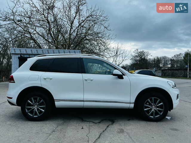Білий Фольксваген Туарег, об'ємом двигуна 2.97 л та пробігом 344 тис. км за 15900 $, фото 7 на Automoto.ua