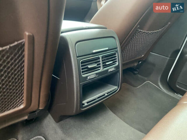 Белый Фольксваген Туарег, объемом двигателя 2.97 л и пробегом 260 тыс. км за 22500 $, фото 48 на Automoto.ua