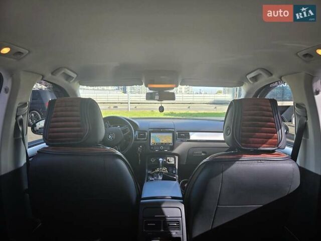 Белый Фольксваген Туарег, объемом двигателя 2.97 л и пробегом 190 тыс. км за 22500 $, фото 6 на Automoto.ua