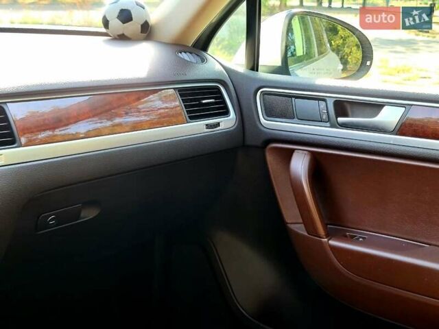 Белый Фольксваген Туарег, объемом двигателя 2.97 л и пробегом 195 тыс. км за 19700 $, фото 30 на Automoto.ua