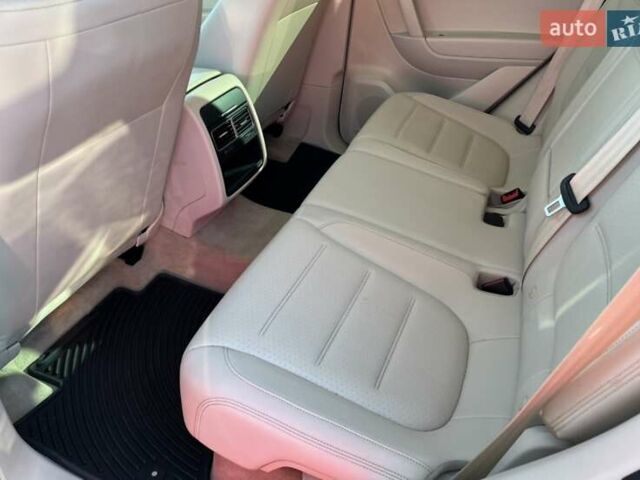 Белый Фольксваген Туарег, объемом двигателя 3.6 л и пробегом 138 тыс. км за 15300 $, фото 5 на Automoto.ua