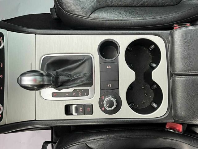 Белый Фольксваген Туарег, объемом двигателя 3 л и пробегом 214 тыс. км за 18999 $, фото 17 на Automoto.ua