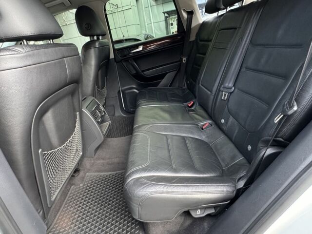 Белый Фольксваген Туарег, объемом двигателя 3 л и пробегом 220 тыс. км за 17700 $, фото 14 на Automoto.ua