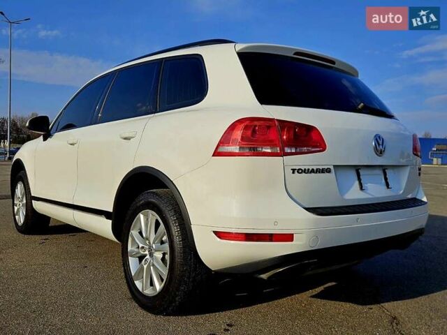 Белый Фольксваген Туарег, объемом двигателя 3 л и пробегом 210 тыс. км за 15900 $, фото 6 на Automoto.ua