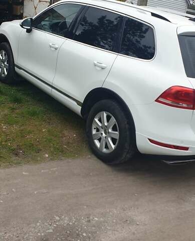 Белый Фольксваген Туарег, объемом двигателя 3 л и пробегом 170 тыс. км за 26400 $, фото 4 на Automoto.ua