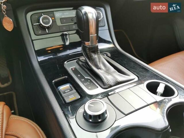 Белый Фольксваген Туарег, объемом двигателя 2.97 л и пробегом 222 тыс. км за 18999 $, фото 42 на Automoto.ua