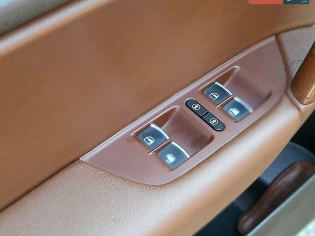 Белый Фольксваген Туарег, объемом двигателя 2.97 л и пробегом 195 тыс. км за 19700 $, фото 26 на Automoto.ua