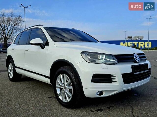 Белый Фольксваген Туарег, объемом двигателя 3 л и пробегом 210 тыс. км за 15900 $, фото 15 на Automoto.ua