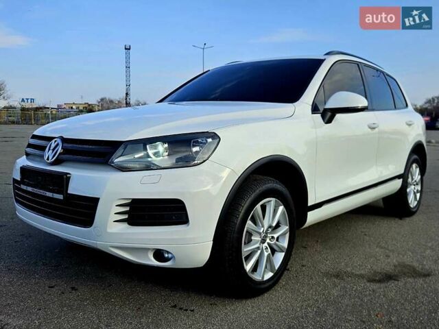 Белый Фольксваген Туарег, объемом двигателя 3 л и пробегом 210 тыс. км за 15900 $, фото 2 на Automoto.ua