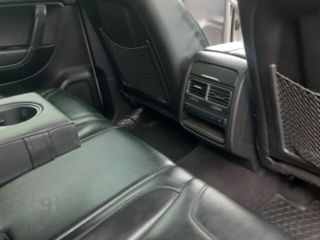 Білий Фольксваген Туарег, об'ємом двигуна 3 л та пробігом 146 тис. км за 25000 $, фото 11 на Automoto.ua