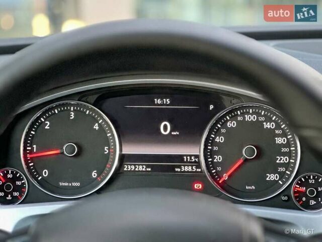 Білий Фольксваген Туарег, об'ємом двигуна 3 л та пробігом 239 тис. км за 19300 $, фото 47 на Automoto.ua