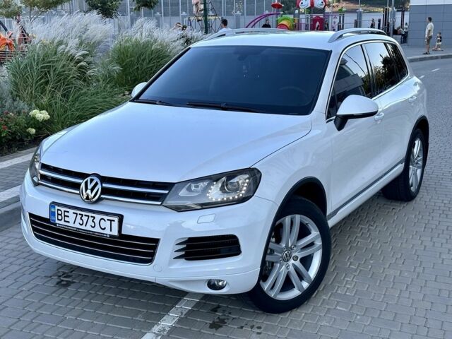 Белый Фольксваген Туарег, объемом двигателя 3 л и пробегом 213 тыс. км за 23500 $, фото 3 на Automoto.ua