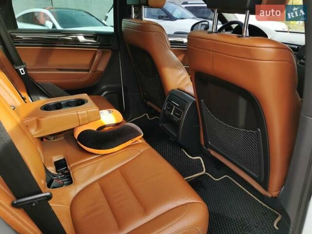 Белый Фольксваген Туарег, объемом двигателя 2.97 л и пробегом 222 тыс. км за 18999 $, фото 30 на Automoto.ua