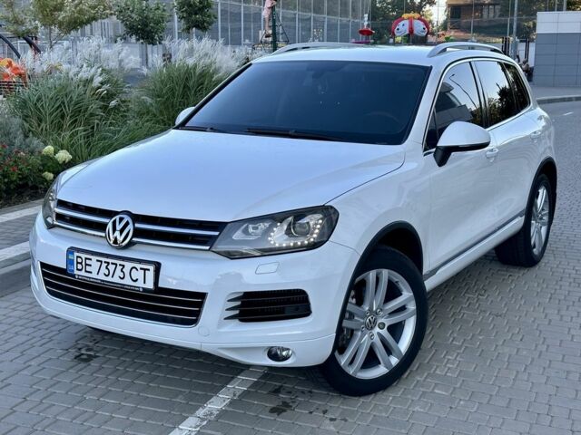 Белый Фольксваген Туарег, объемом двигателя 3 л и пробегом 213 тыс. км за 23500 $, фото 1 на Automoto.ua