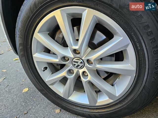 Белый Фольксваген Туарег, объемом двигателя 2.97 л и пробегом 110 тыс. км за 18000 $, фото 12 на Automoto.ua