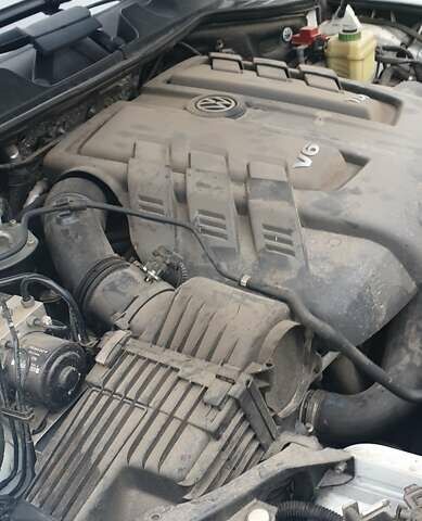 Белый Фольксваген Туарег, объемом двигателя 3 л и пробегом 170 тыс. км за 26400 $, фото 23 на Automoto.ua