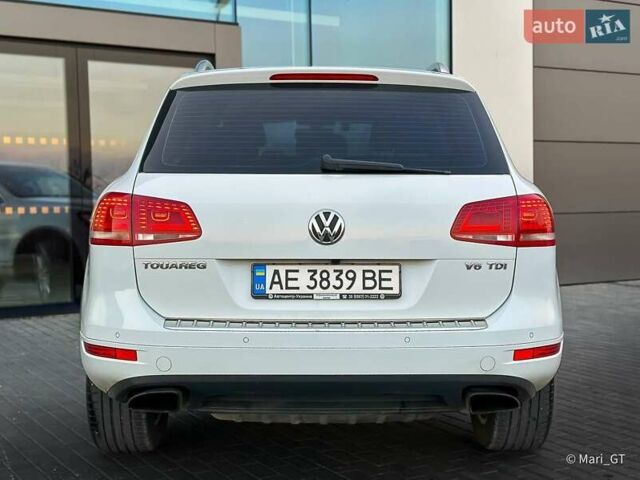 Білий Фольксваген Туарег, об'ємом двигуна 3 л та пробігом 239 тис. км за 19300 $, фото 13 на Automoto.ua