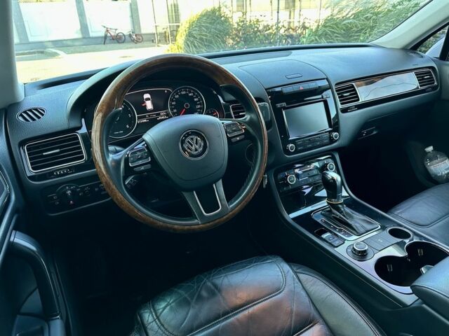 Белый Фольксваген Туарег, объемом двигателя 3 л и пробегом 213 тыс. км за 23500 $, фото 14 на Automoto.ua