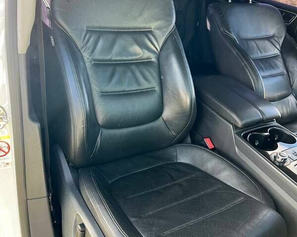 Белый Фольксваген Туарег, объемом двигателя 2.97 л и пробегом 226 тыс. км за 18888 $, фото 14 на Automoto.ua