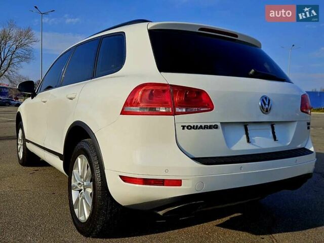 Белый Фольксваген Туарег, объемом двигателя 3 л и пробегом 210 тыс. км за 15900 $, фото 7 на Automoto.ua
