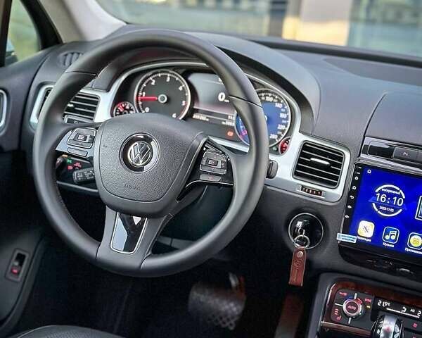 Білий Фольксваген Туарег, об'ємом двигуна 3 л та пробігом 239 тис. км за 19300 $, фото 35 на Automoto.ua