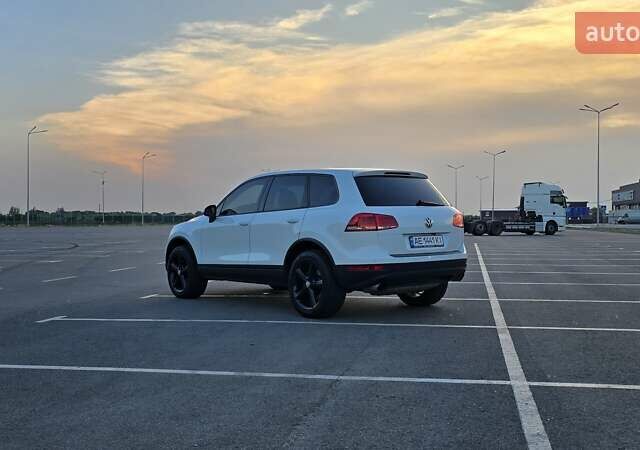 Белый Фольксваген Туарег, объемом двигателя 2.97 л и пробегом 180 тыс. км за 18999 $, фото 6 на Automoto.ua
