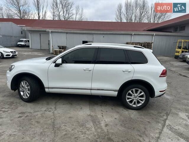 Белый Фольксваген Туарег, объемом двигателя 2.97 л и пробегом 192 тыс. км за 17000 $, фото 3 на Automoto.ua