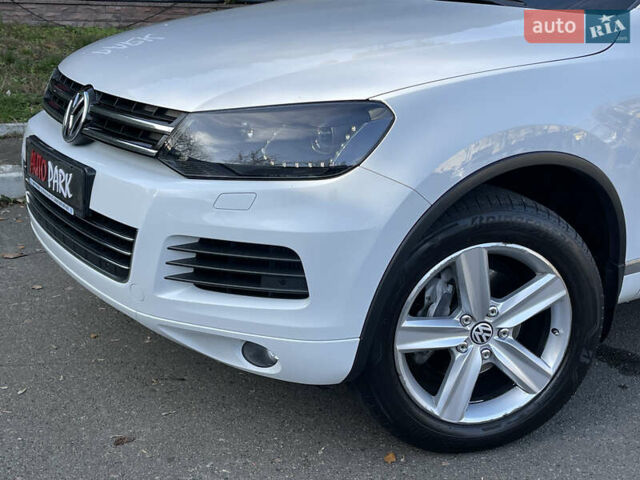 Белый Фольксваген Туарег, объемом двигателя 2.97 л и пробегом 255 тыс. км за 18900 $, фото 3 на Automoto.ua