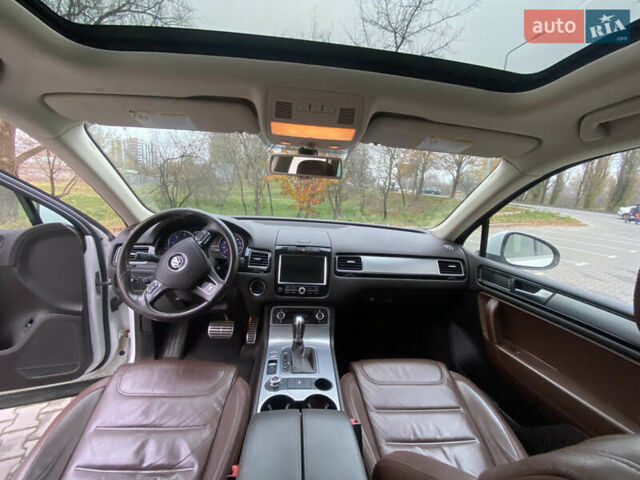 Белый Фольксваген Туарег, объемом двигателя 2.97 л и пробегом 260 тыс. км за 22500 $, фото 50 на Automoto.ua