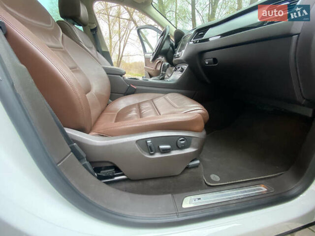 Белый Фольксваген Туарег, объемом двигателя 2.97 л и пробегом 260 тыс. км за 22500 $, фото 60 на Automoto.ua