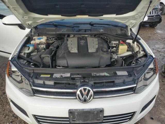 Белый Фольксваген Туарег, объемом двигателя 3 л и пробегом 150 тыс. км за 3000 $, фото 11 на Automoto.ua