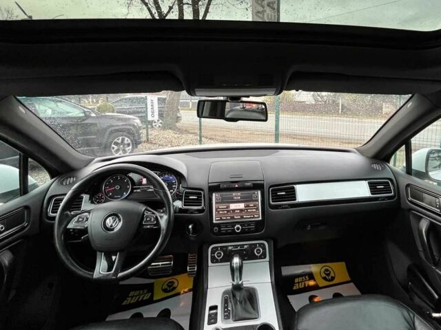 Белый Фольксваген Туарег, объемом двигателя 3 л и пробегом 214 тыс. км за 18999 $, фото 9 на Automoto.ua