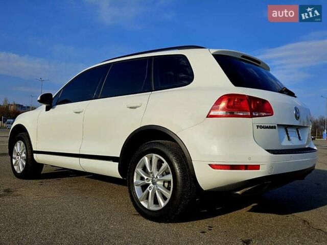 Белый Фольксваген Туарег, объемом двигателя 3 л и пробегом 210 тыс. км за 15900 $, фото 5 на Automoto.ua
