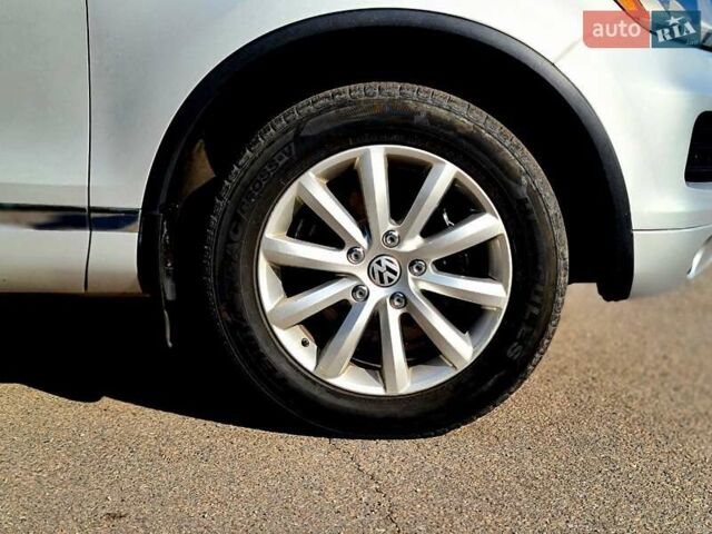 Белый Фольксваген Туарег, объемом двигателя 2.97 л и пробегом 195 тыс. км за 19700 $, фото 8 на Automoto.ua