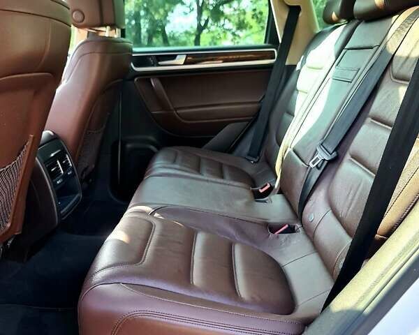 Белый Фольксваген Туарег, объемом двигателя 2.97 л и пробегом 195 тыс. км за 19700 $, фото 48 на Automoto.ua