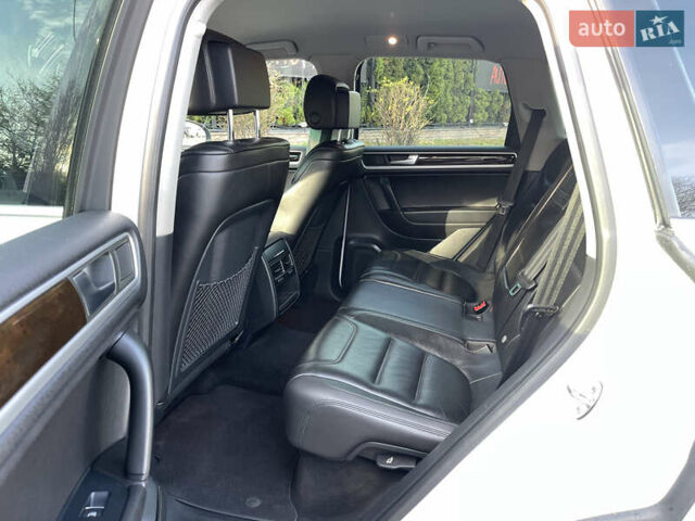 Белый Фольксваген Туарег, объемом двигателя 2.97 л и пробегом 255 тыс. км за 18900 $, фото 18 на Automoto.ua