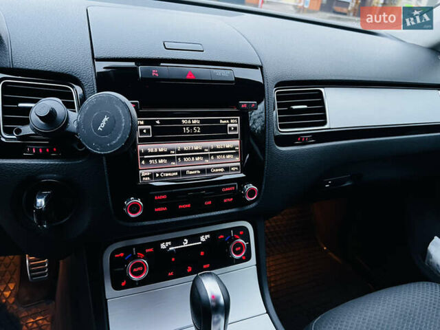 Білий Фольксваген Туарег, об'ємом двигуна 2.97 л та пробігом 344 тис. км за 15900 $, фото 23 на Automoto.ua