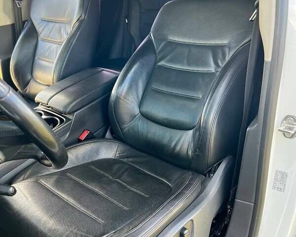 Белый Фольксваген Туарег, объемом двигателя 2.97 л и пробегом 226 тыс. км за 18888 $, фото 13 на Automoto.ua