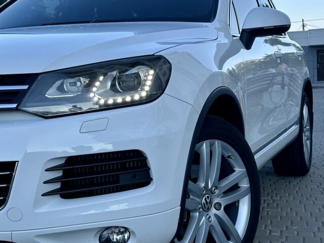 Белый Фольксваген Туарег, объемом двигателя 3 л и пробегом 213 тыс. км за 23500 $, фото 6 на Automoto.ua