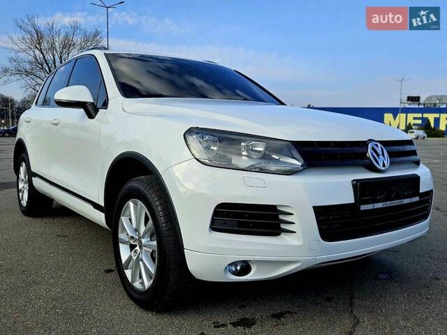 Белый Фольксваген Туарег, объемом двигателя 3 л и пробегом 210 тыс. км за 15900 $, фото 16 на Automoto.ua