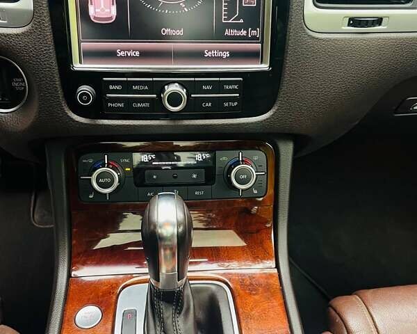 Білий Фольксваген Туарег, об'ємом двигуна 3 л та пробігом 267 тис. км за 19400 $, фото 20 на Automoto.ua
