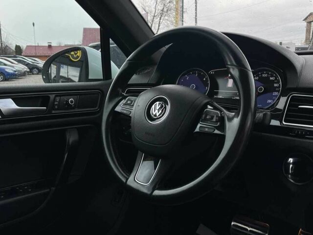 Белый Фольксваген Туарег, объемом двигателя 3 л и пробегом 214 тыс. км за 18999 $, фото 19 на Automoto.ua