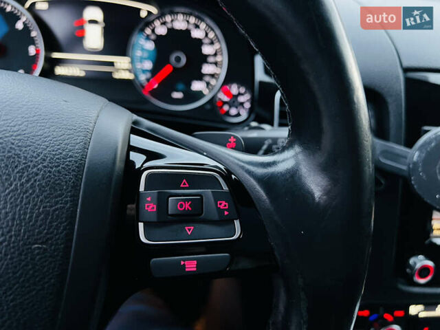 Білий Фольксваген Туарег, об'ємом двигуна 2.97 л та пробігом 344 тис. км за 15900 $, фото 26 на Automoto.ua